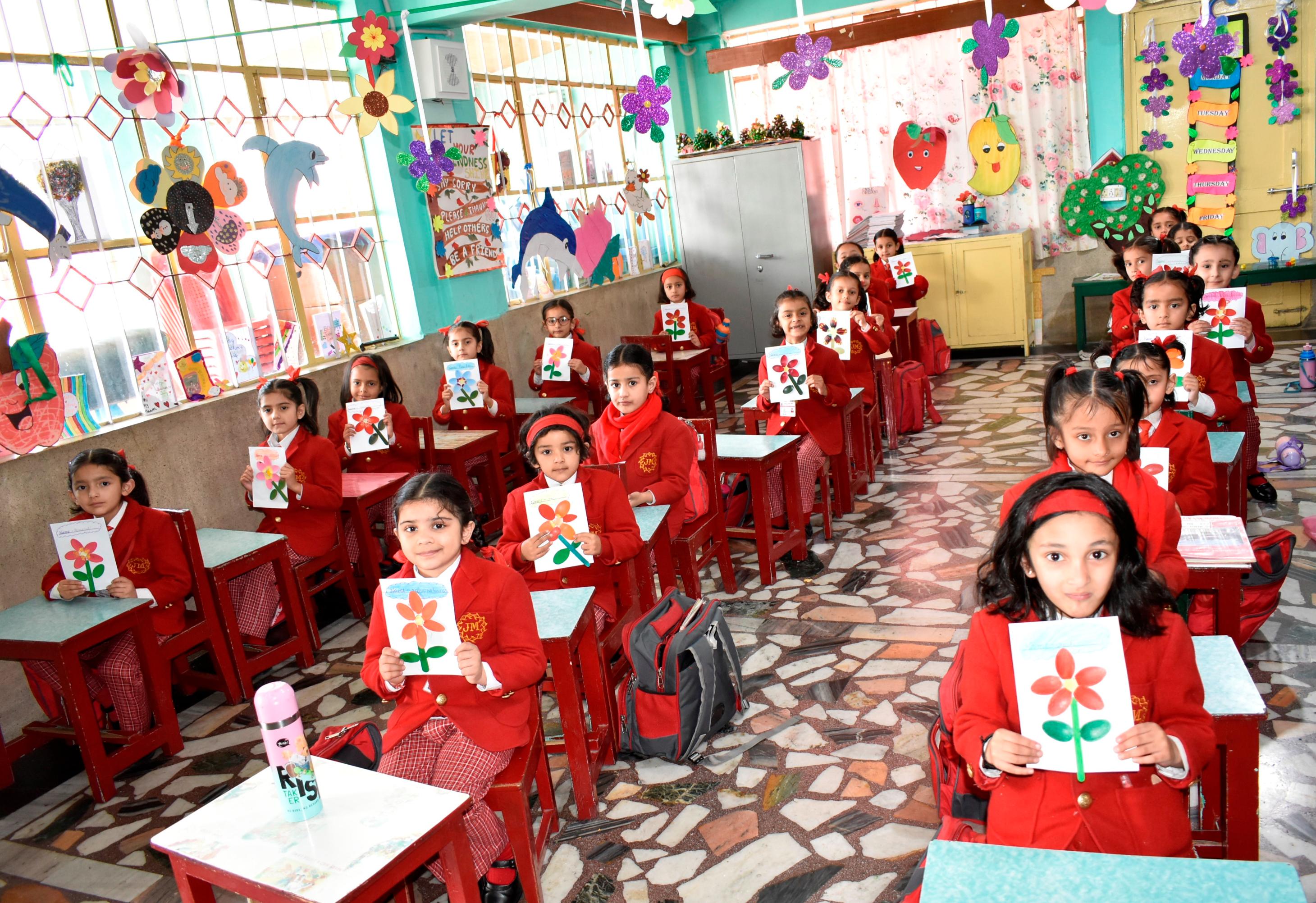 ART AND CRAFT ACTIVITY – KINDERGARTEN